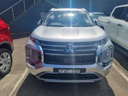 2025 Mitsubishi Outlander LS