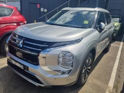 2025 Mitsubishi Outlander LS