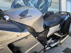 2006 Honda CBR1100XX (SUPER BLACKBIRD) Silver