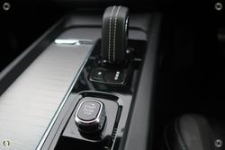 2021 Volvo XC60 B6 R-Design