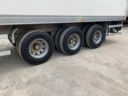 2015 Maxitrans 24P Freezer Van White