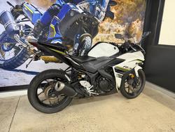 2017 Yamaha YZF-R3 BLUE