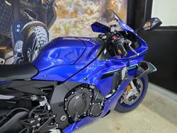 2025 Yamaha YZF-R1 BLUE
