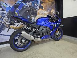 2025 Yamaha YZF-R1 BLUE
