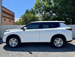 2022 Mitsubishi Outlander ES