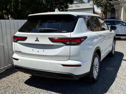 2022 Mitsubishi Outlander ES