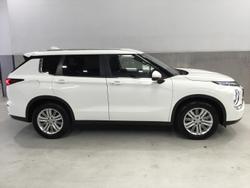 2023 Mitsubishi Outlander LS