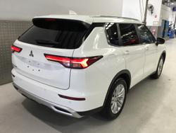 2023 Mitsubishi Outlander LS