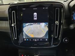 2023 Volvo XC40 Ultimate B5 Dark