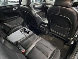 2023 Volvo XC40 Ultimate B5 Dark