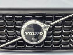 2023 Volvo XC40 Ultimate B5 Dark