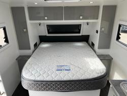 2019 Regent Discoverer 17'