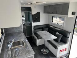 2019 Regent Discoverer 17'