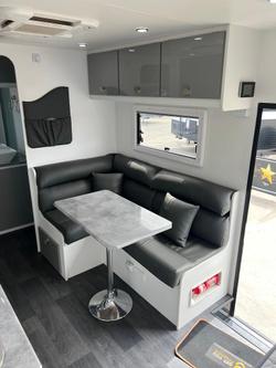 2019 Regent Discoverer 17'