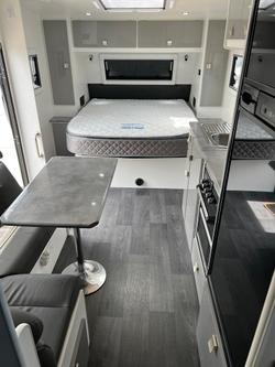 2019 Regent Discoverer 17'