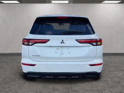 2023 Mitsubishi Outlander ES