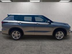 2023 Mitsubishi Outlander ES