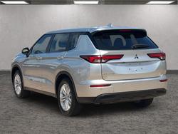 2024 Mitsubishi Outlander ES