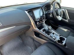 2024 Mitsubishi Pajero Sport GLX