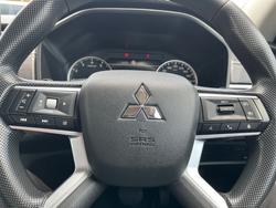 2023 Mitsubishi Outlander ES