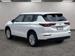2023 Mitsubishi Outlander ES