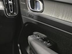 2023 Volvo XC40 Ultimate B5 Dark