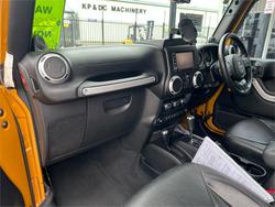 2014 JEEP WRANGLER UNLIMITED OVERLAND (4x4) JK MY13 Gold