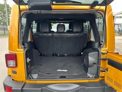2014 JEEP WRANGLER UNLIMITED OVERLAND (4x4) JK MY13 Gold