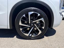 2023 Mitsubishi Outlander Exceed Tourer
