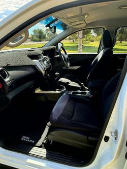 2015 Nissan Navara ST