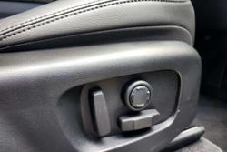 2025 Land Rover Range Rover Velar P250 Dynamic SE