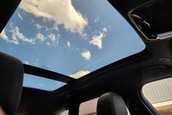 2025 Land Rover Range Rover Velar P250 Dynamic SE