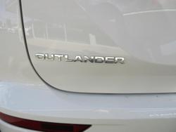 2025 Mitsubishi Outlander LS