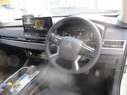 2025 Mitsubishi Outlander LS