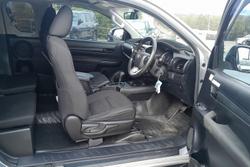 2018 Toyota Hilux SR (4x4)