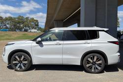 2025 Mitsubishi Outlander Exceed