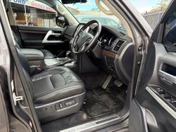 2016 Toyota Landcruiser Sahara VDJ200R 4X4 Dual Range Graphite