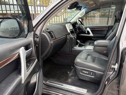 2016 Toyota Landcruiser Sahara VDJ200R 4X4 Dual Range Graphite