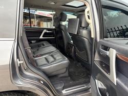 2016 Toyota Landcruiser Sahara VDJ200R 4X4 Dual Range Graphite