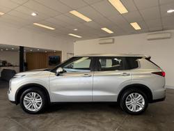 2023 Mitsubishi Outlander ES