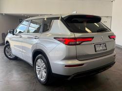 2023 Mitsubishi Outlander ES