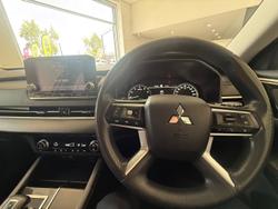 2023 Mitsubishi Outlander ES