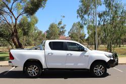 2017 Toyota Hilux SR5