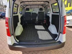 2013 Hyundai iLoad TQ2-V MY13 Creamy White