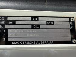 2010 Mack Superliner