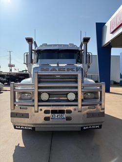 2010 Mack Superliner