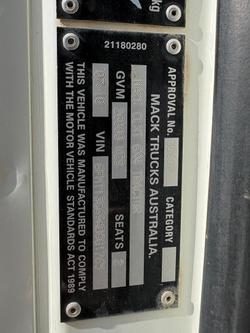 2010 Mack Superliner