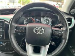 2020 Toyota Hilux SR5