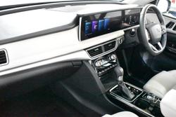 2024 Mahindra XUV700 AX7L