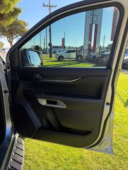 2025 Ford Everest Platinum